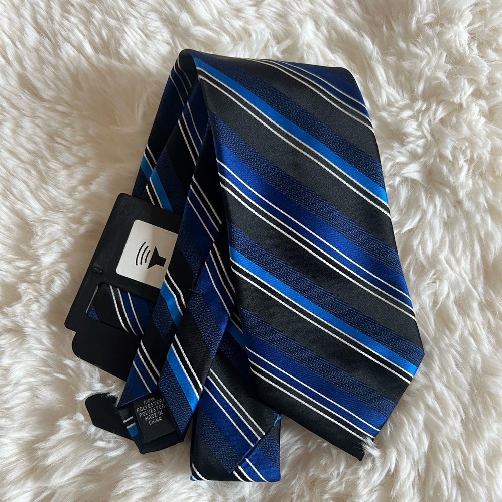 Excellent condition! Office Necktie brand is Arrow, color blue & black.